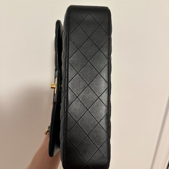Chanel Classic Flap Lambskin - 9.8 Condition - Black/Gold in Medium/Large - Picture 11 of 11